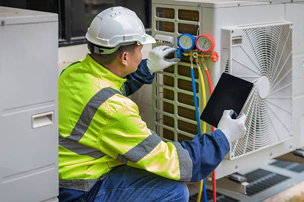 Professional Ac Installation technician working in Flora, IN